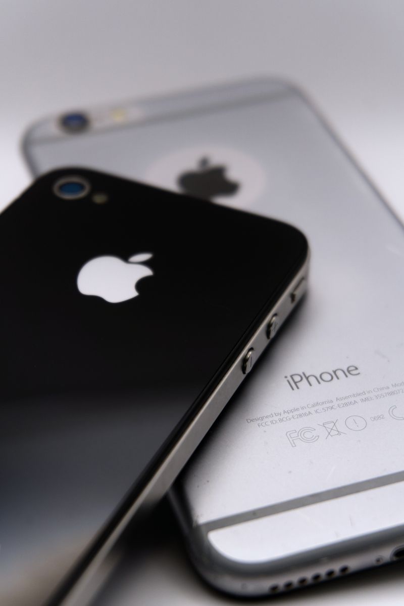 iPhone 11 · 64GB