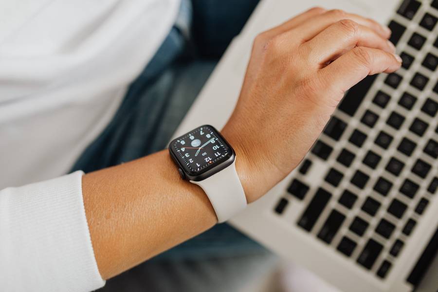 2.2" full touch smart watch