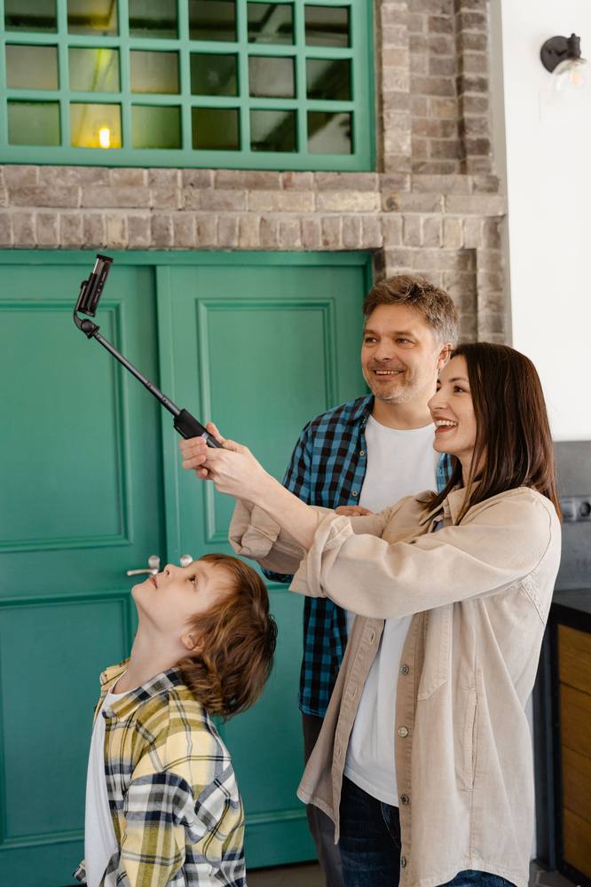 2-in-1 wireless selfie stick tripod