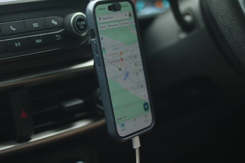 Universal adjustable car phone holder