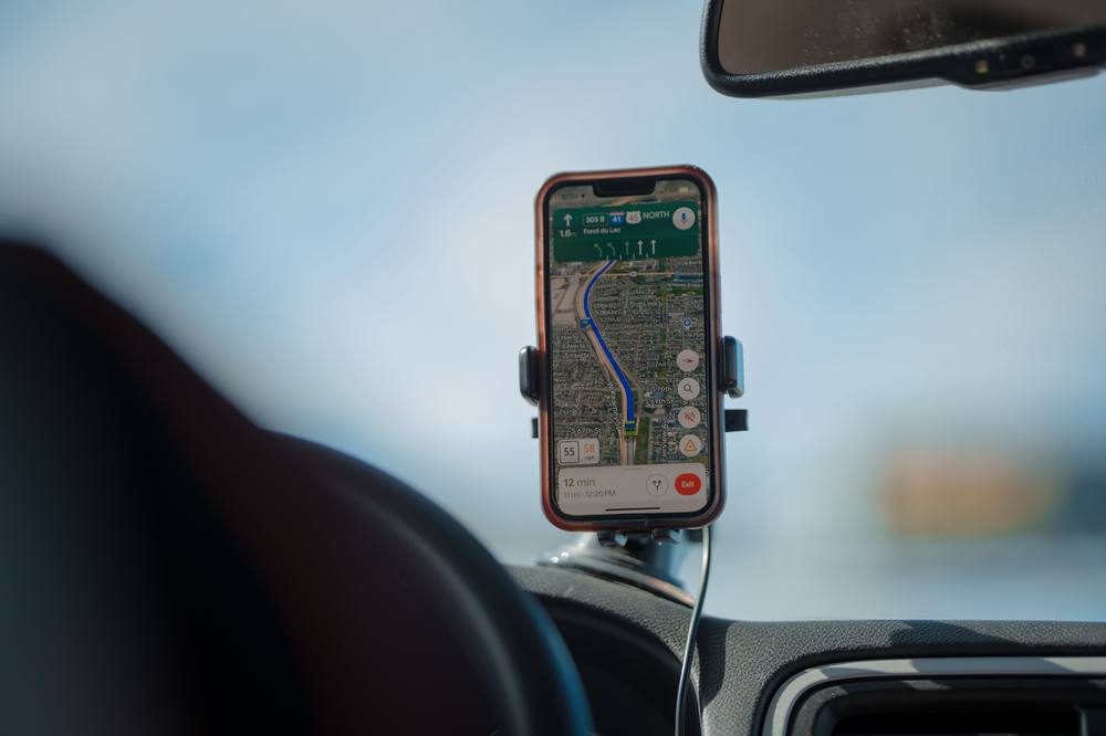 Car air vent phone holder (fits 4.5–7")