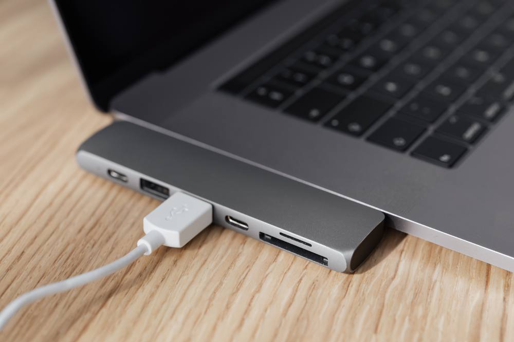 5-in-1 USB-C hub (USB 3.0, Ethernet, HDMI)