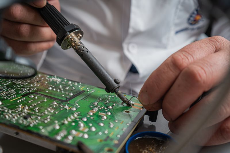 Motherboard / micro-soldering